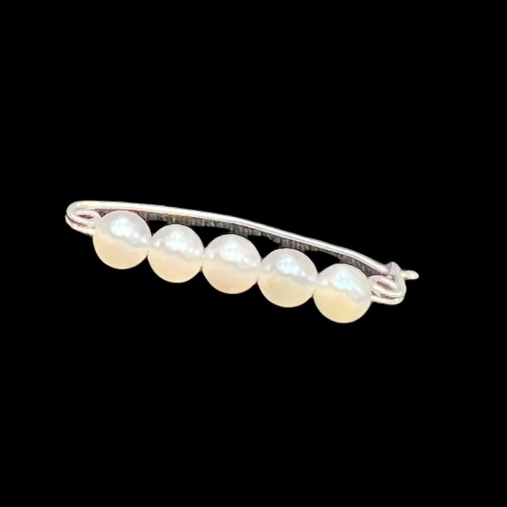 VINTAGE 5 PEARLS IN A ROW DAINTY 1" BROOCH